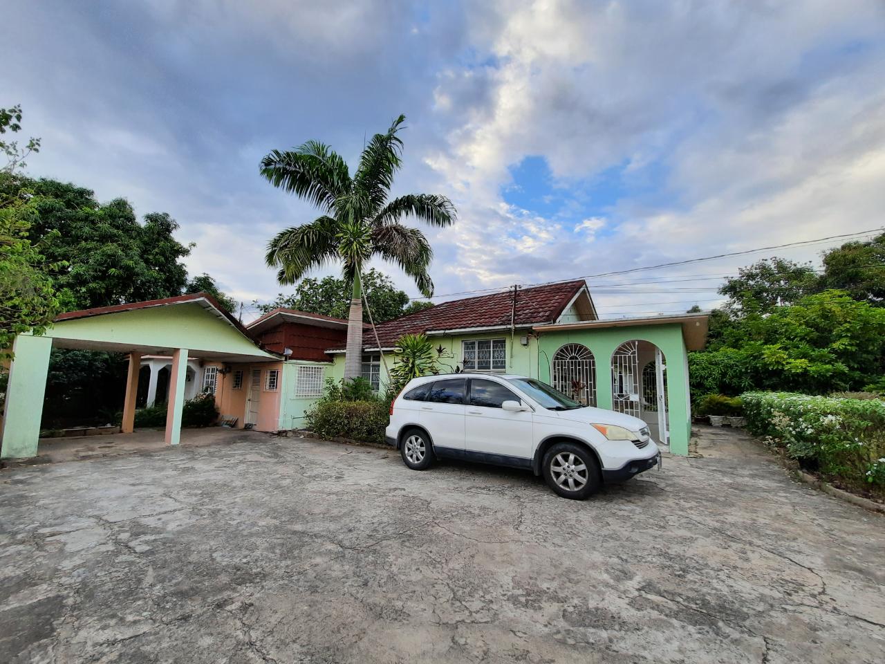 House For Rent WILTSHIRE AVENUE, Kingston 6 170,000 Keez