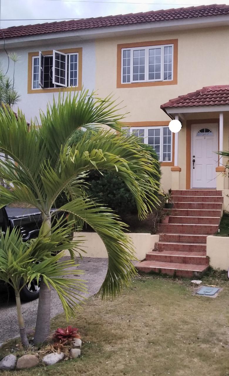 Townhouse For Rent LONG MOUNTAIN, FRENCH OAK, Kingston 6 185,000 Keez