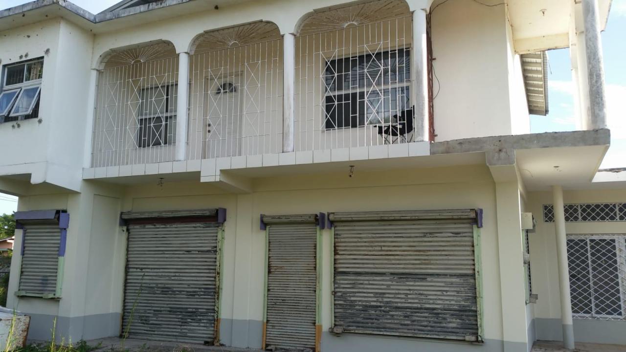 Offices / Commercial Bldg For Sale SMITHFIELD WESTMORELAND, SavannaLa