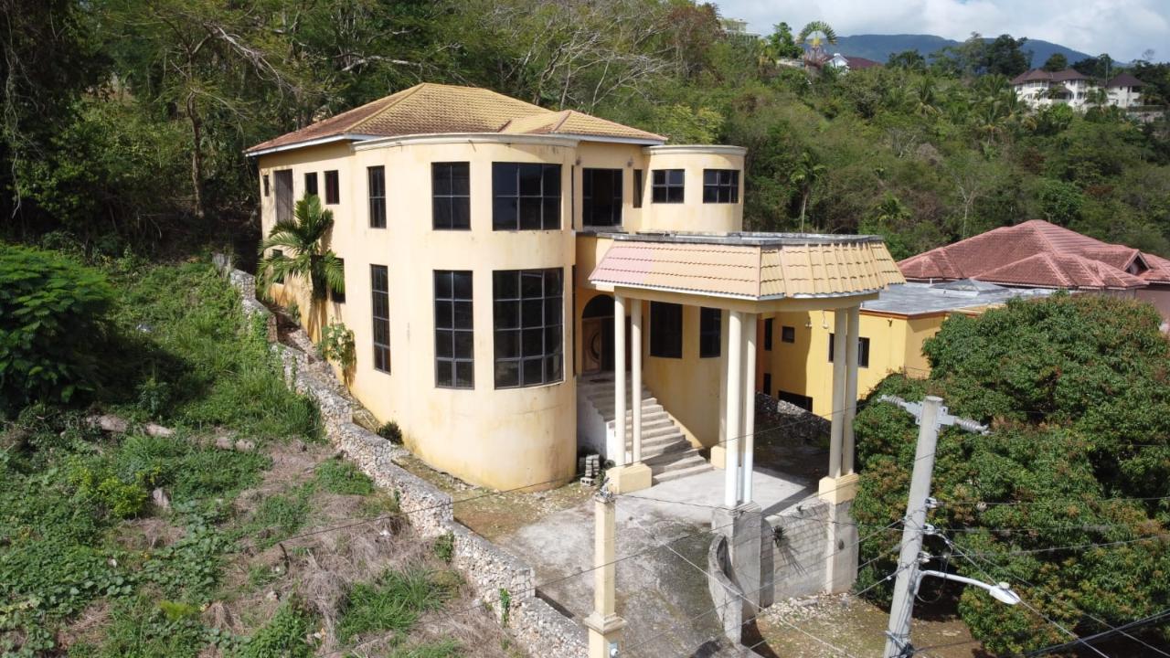 House For Sale FORT HEIGHTS,, Kingston 9 55,000,000 Keez