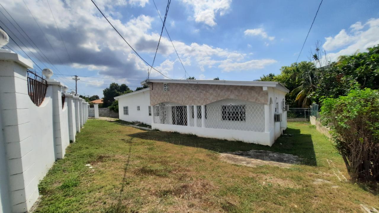 House For Rent: RIVERSIDE DRIVE, Kingston 19 | $150,000 | Keez