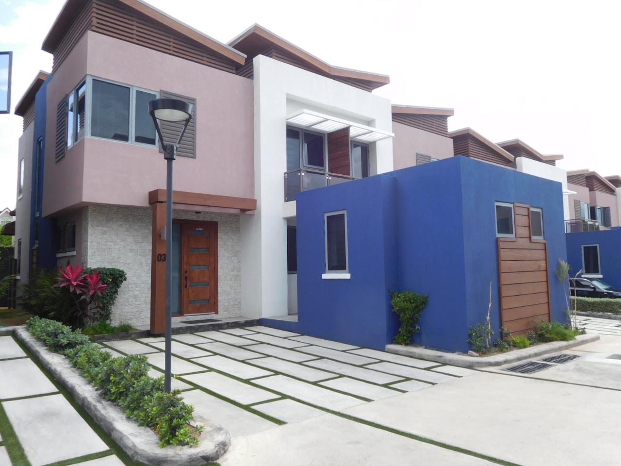 Townhouse For Sale HOPEFIELD AVENUE, Kingston 6 530,000 Keez