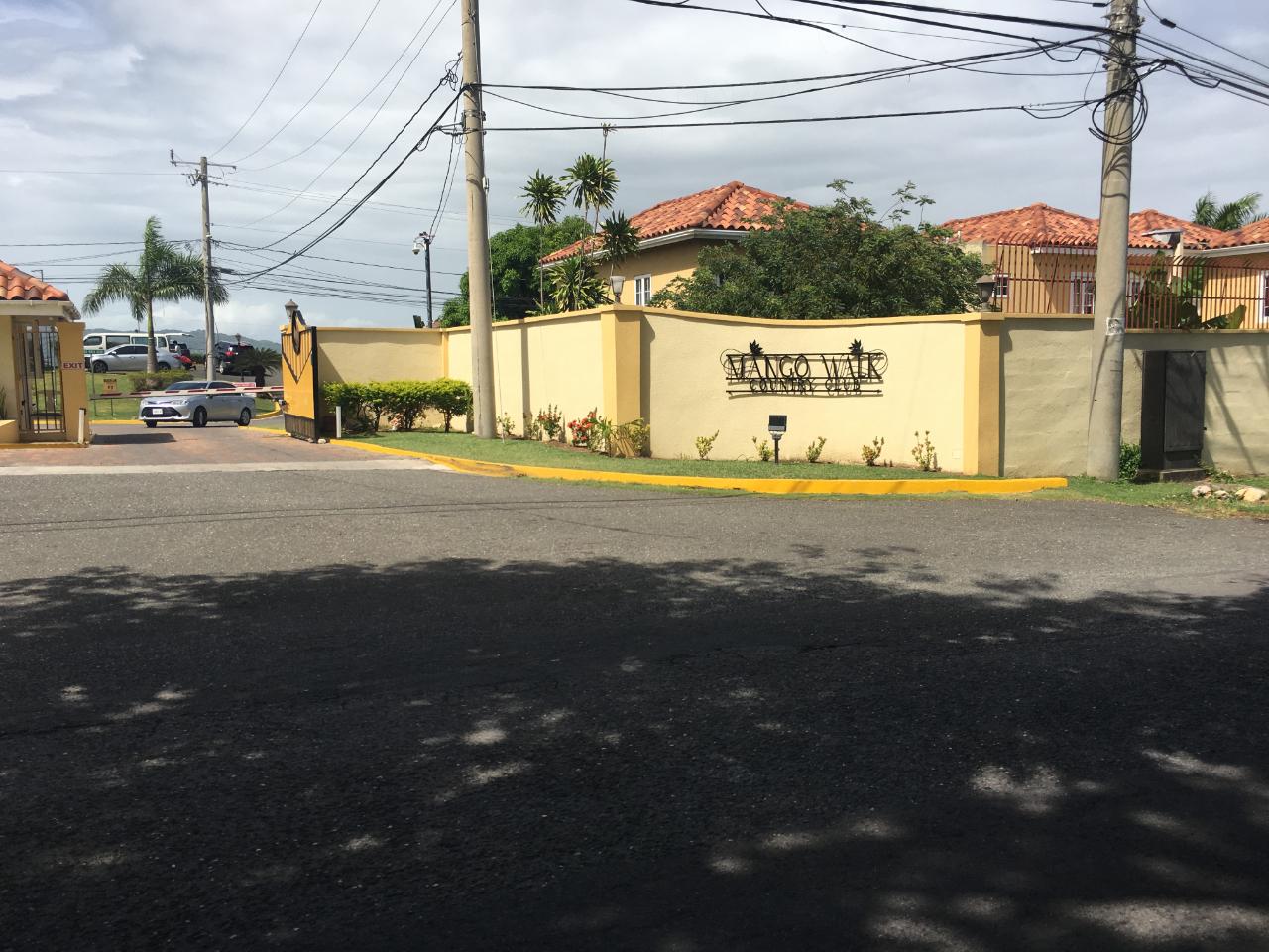 Townhouse For Rent MANGO WALK BOULEVARD, Montego Bay 1,200 Keez