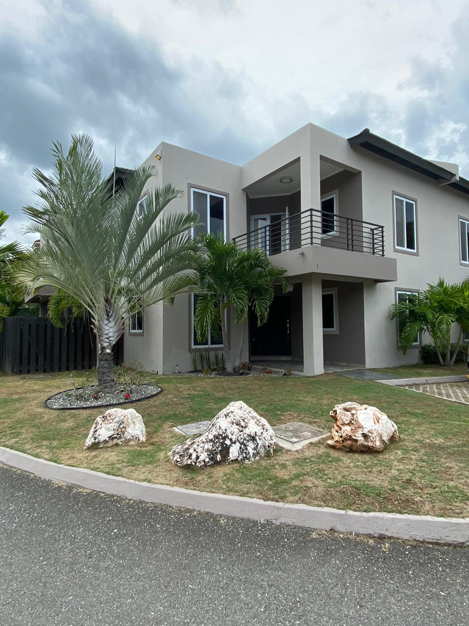 Resort / Villa For Sale CHERRY HILL DRIVE, Kingston 8 750,000 Keez