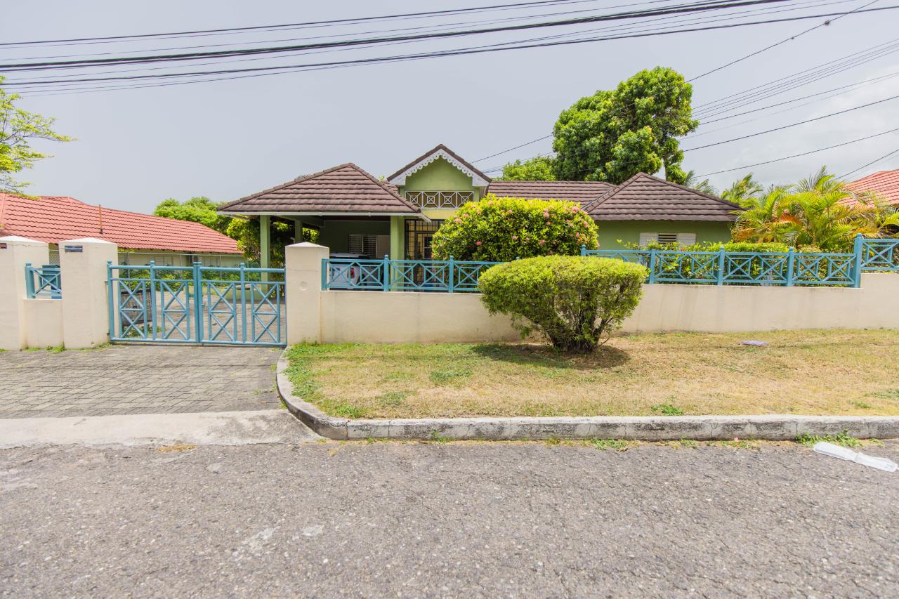 House For Sale HALL CRESCENT, Kingston 8 67,000,000 Keez