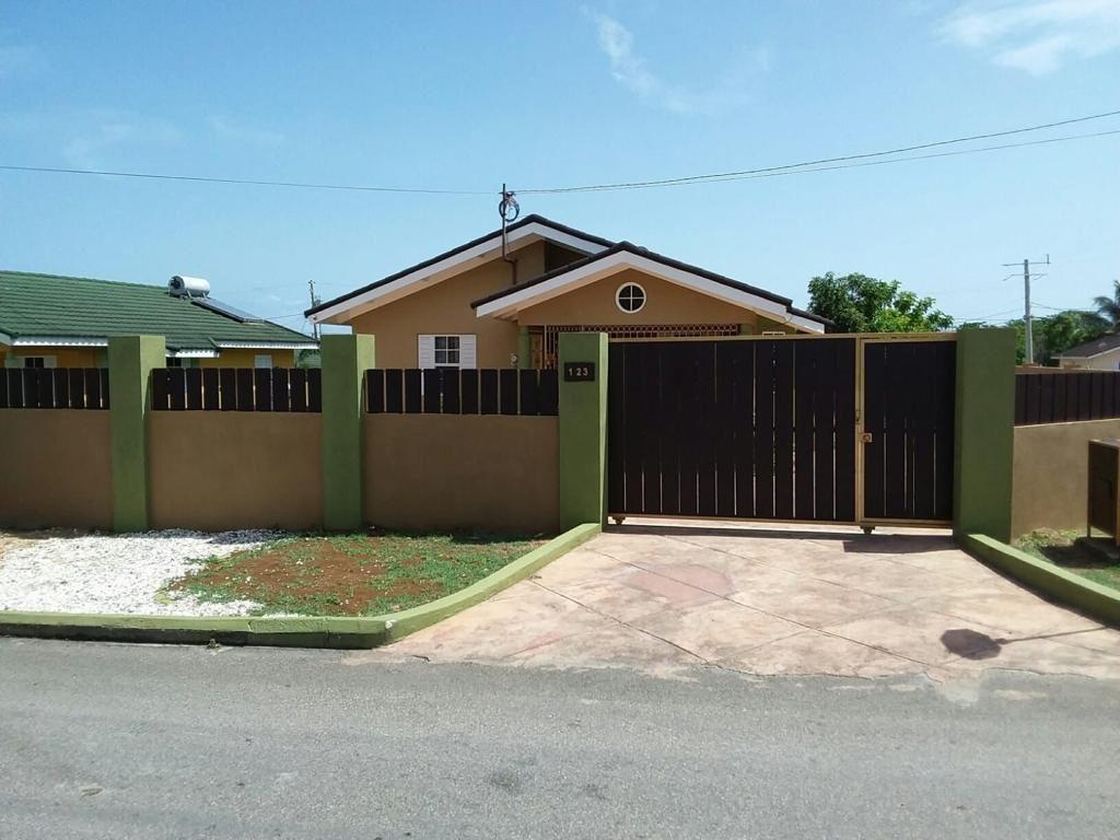 House For Rent STONEBROOK VISTA, Falmouth 900 Keez