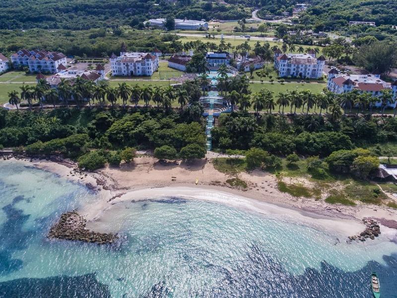 Resort / Villa For Sale SEA CASTLE, Montego Bay 165,000 Keez
