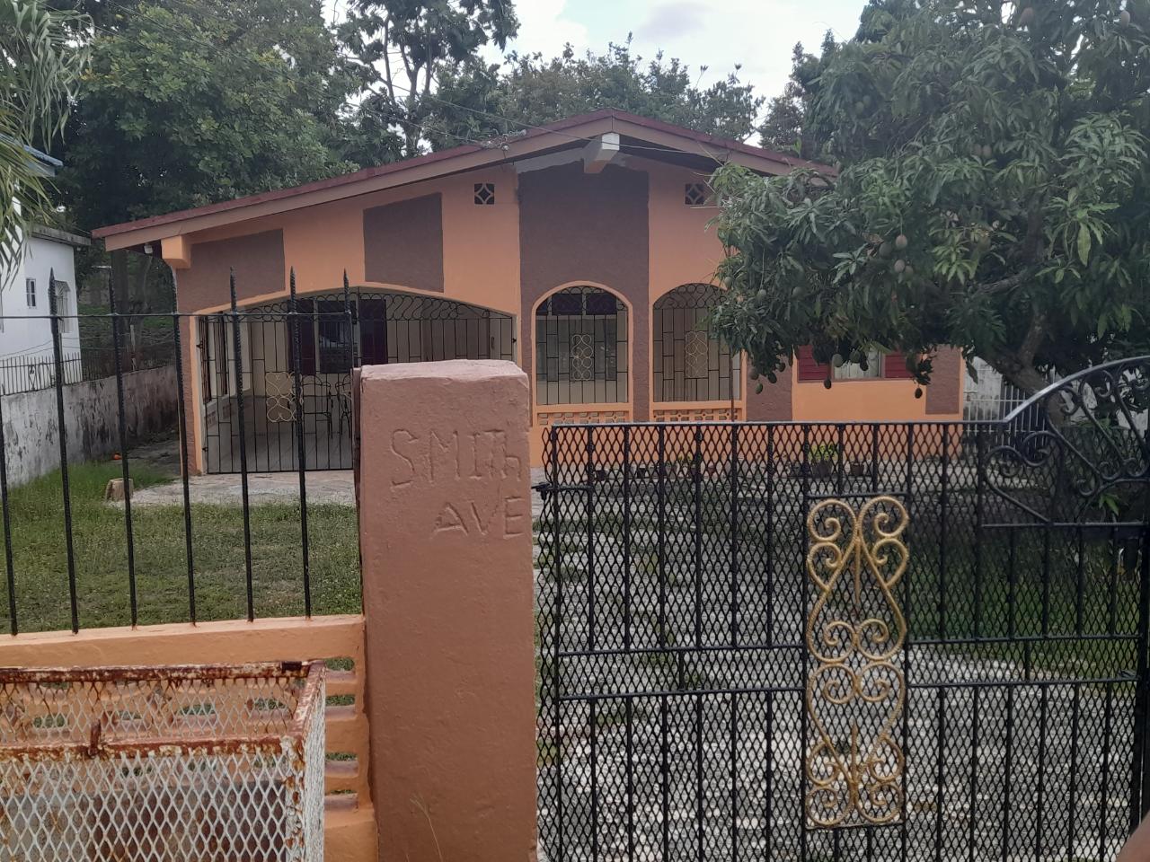 House For Sale SMITH AVENUE, May Pen 9,000,000 Keez