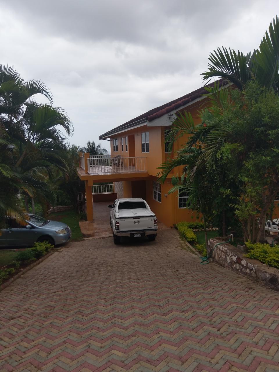 House For Rent BELGRADE LOOP, Kingston 19 250,000 Keez