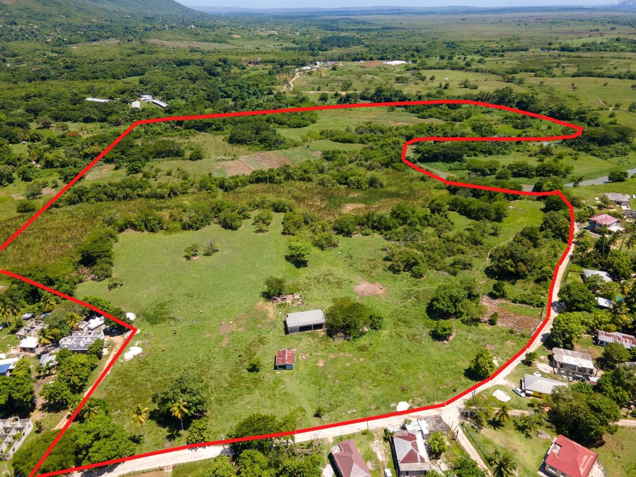 Offices / Commercial Bldg For Sale BARTON WHARF, Lacovia 40,000,000