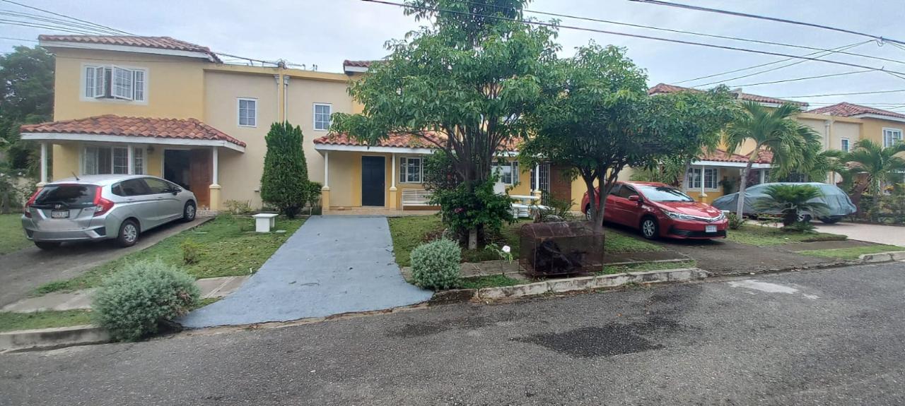 Townhouse For Rent MANGO WALK COUNTRY CLUB, Montego Bay 1,500 Keez