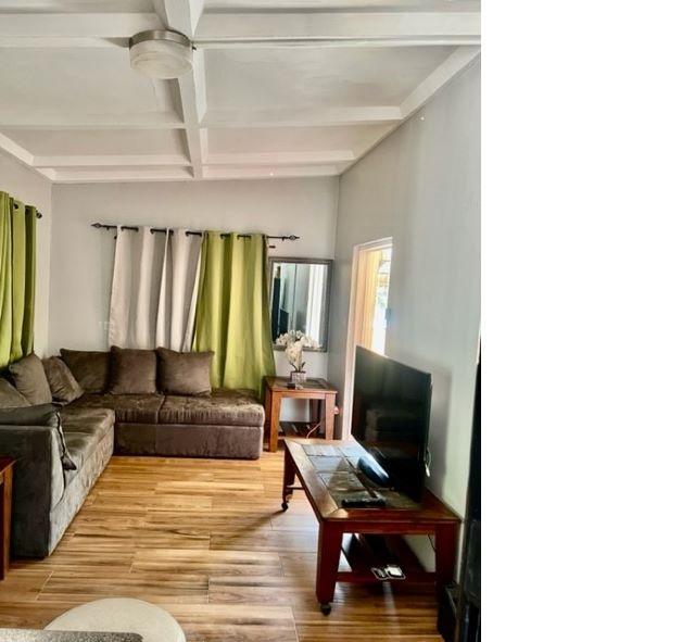 House For Sale CARDIGAN CRESCENT, Kingston 20 25,000,000 Keez