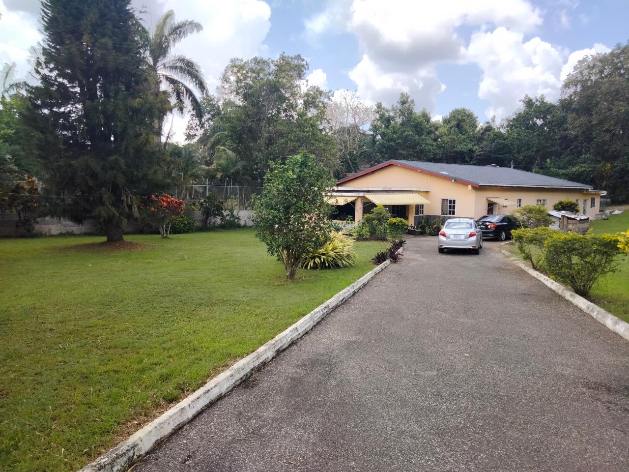 House For Sale BATTERSEA ROAD, Mandeville 38,000,000 Keez