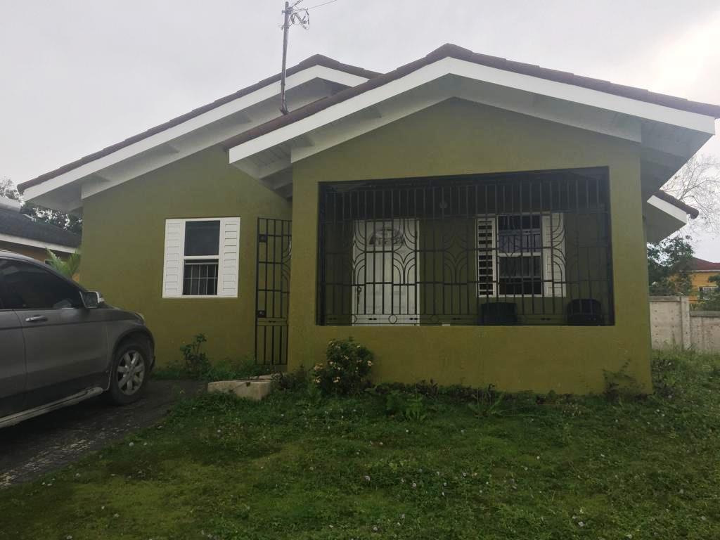 House For Rent STONEBROOK MANOR, TRELAWN, Falmouth 900 Keez