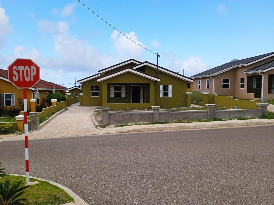 House For Rent STONEBROOK MANOR, Falmouth 150,000 Keez