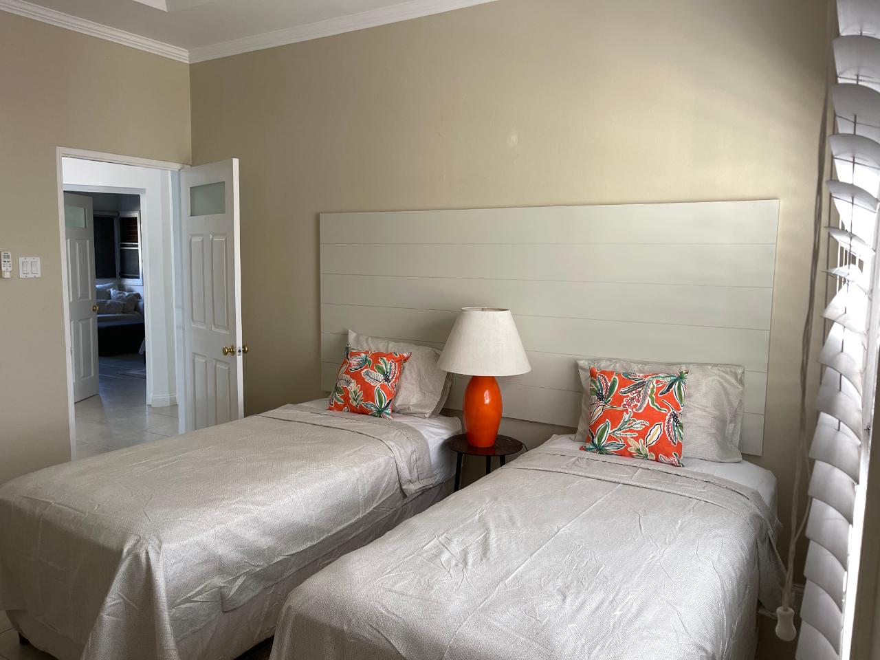 Townhouse For Rent MILLSBOROUGH AVENUE, Kingston 6 3,500 Keez