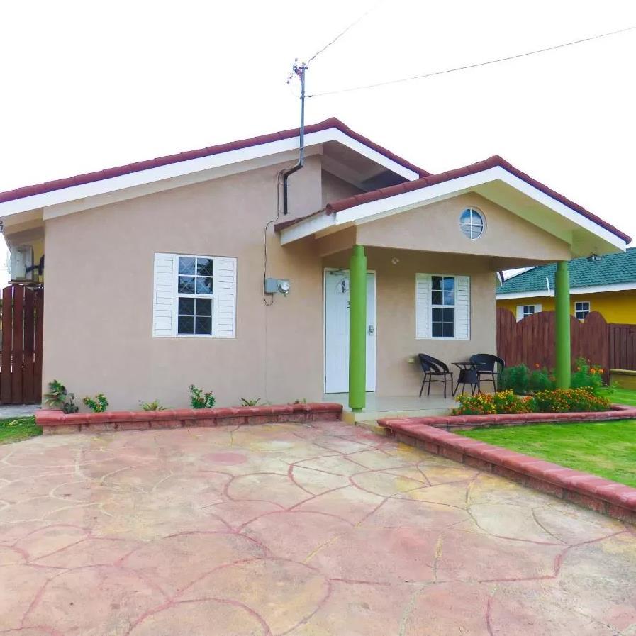 House For Sale CEDAR CRESCENT, St. Annapos;s Bay 275,000 Keez