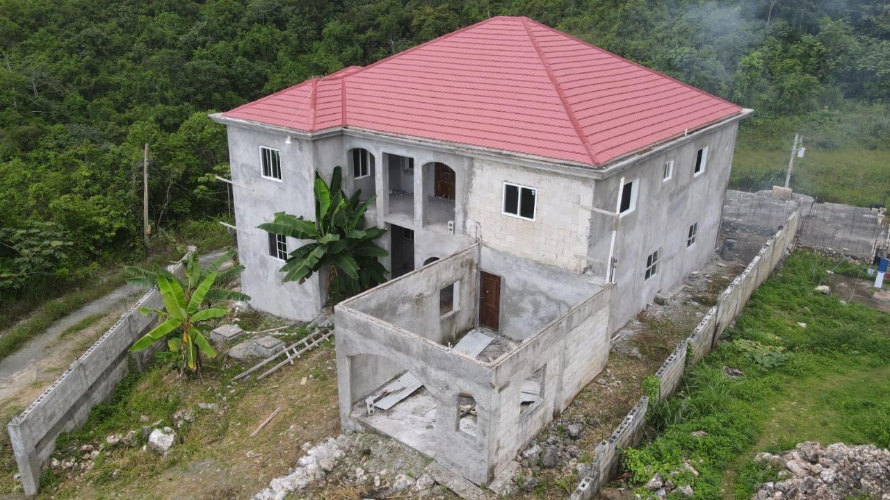 House For Sale COOPERS HILL, Kingston 20 42,000,000 Keez