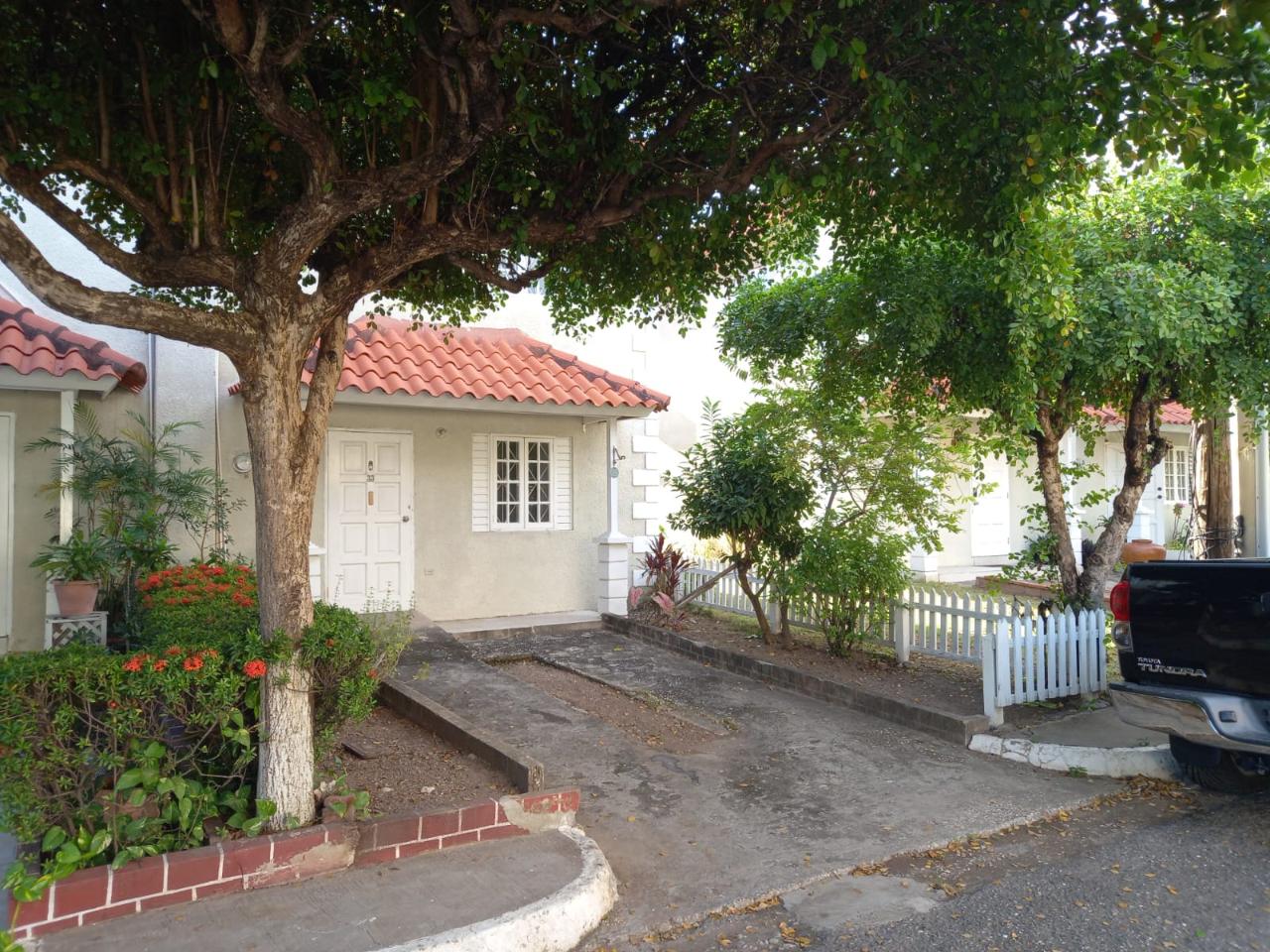 Townhouse For Sale OLEANDER AVENUE, OAKLANDS, Kingston 8 38,000,000