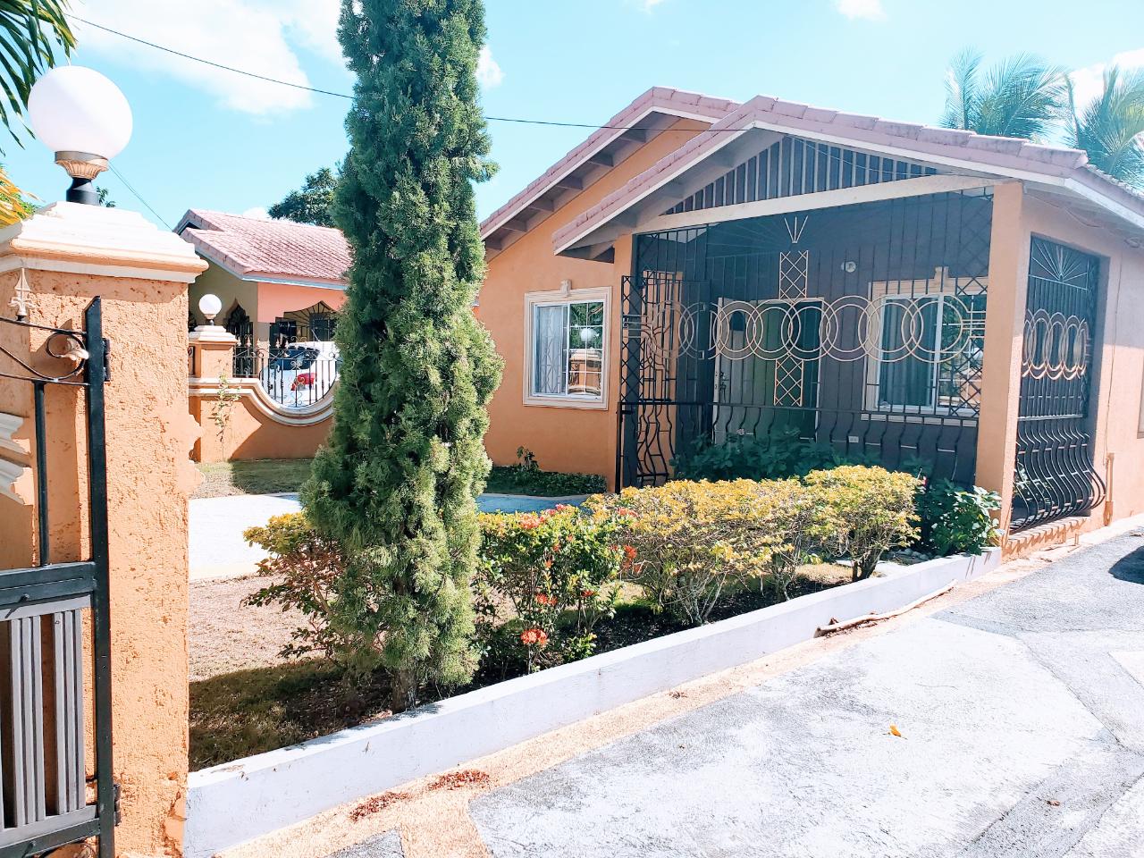 House For Rent GUANGO CRESCENT, Montego Bay 800 Keez