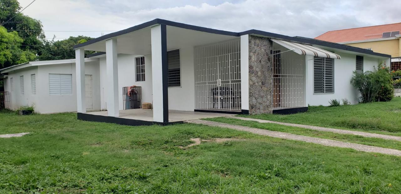 House For Rent: GARDEN BOULEVARD, MONA, K, Kingston 6 | $160,000 | Keez