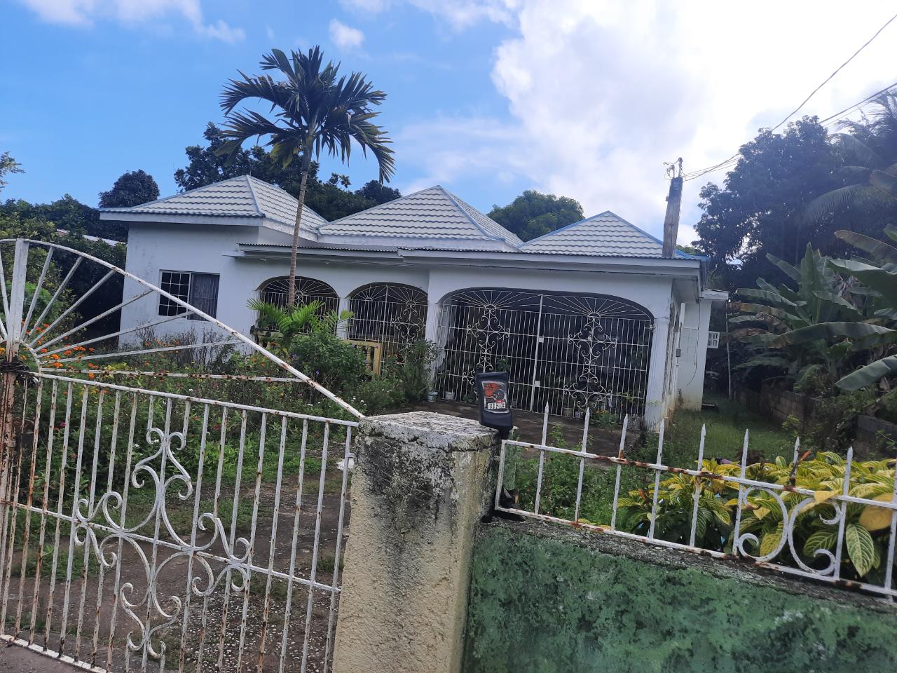 House For Sale: GREAT POND, Ocho Rios | $27,000,000 | Keez