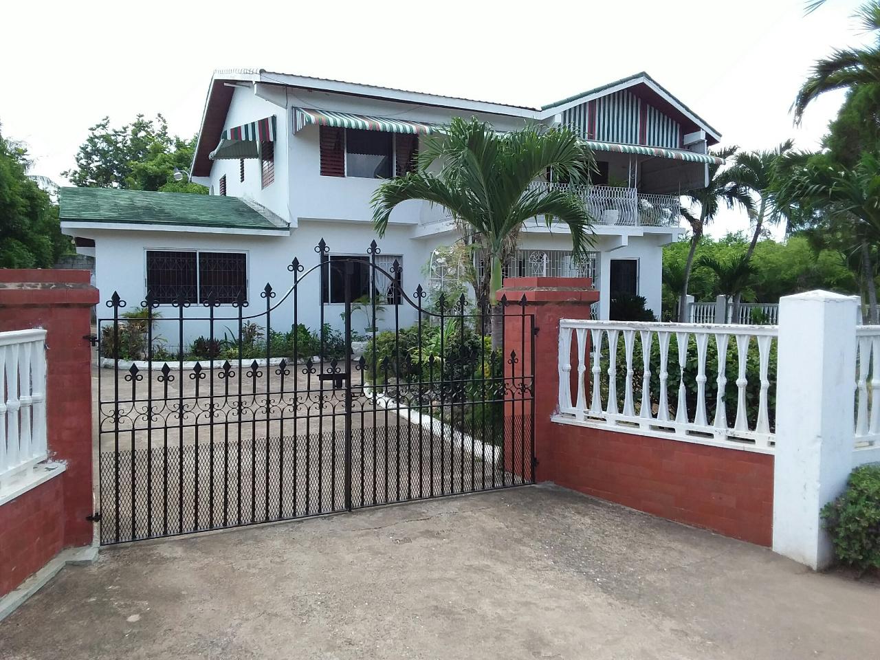 House For Sale FAIRFIELD DRIVE, MAY PEN, May Pen 33,000,000 Keez