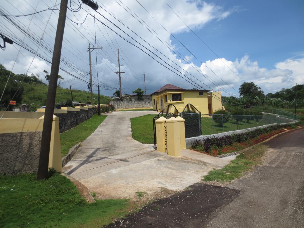 House For Sale HOPE CLOSE, Mandeville 29,000,000 Keez