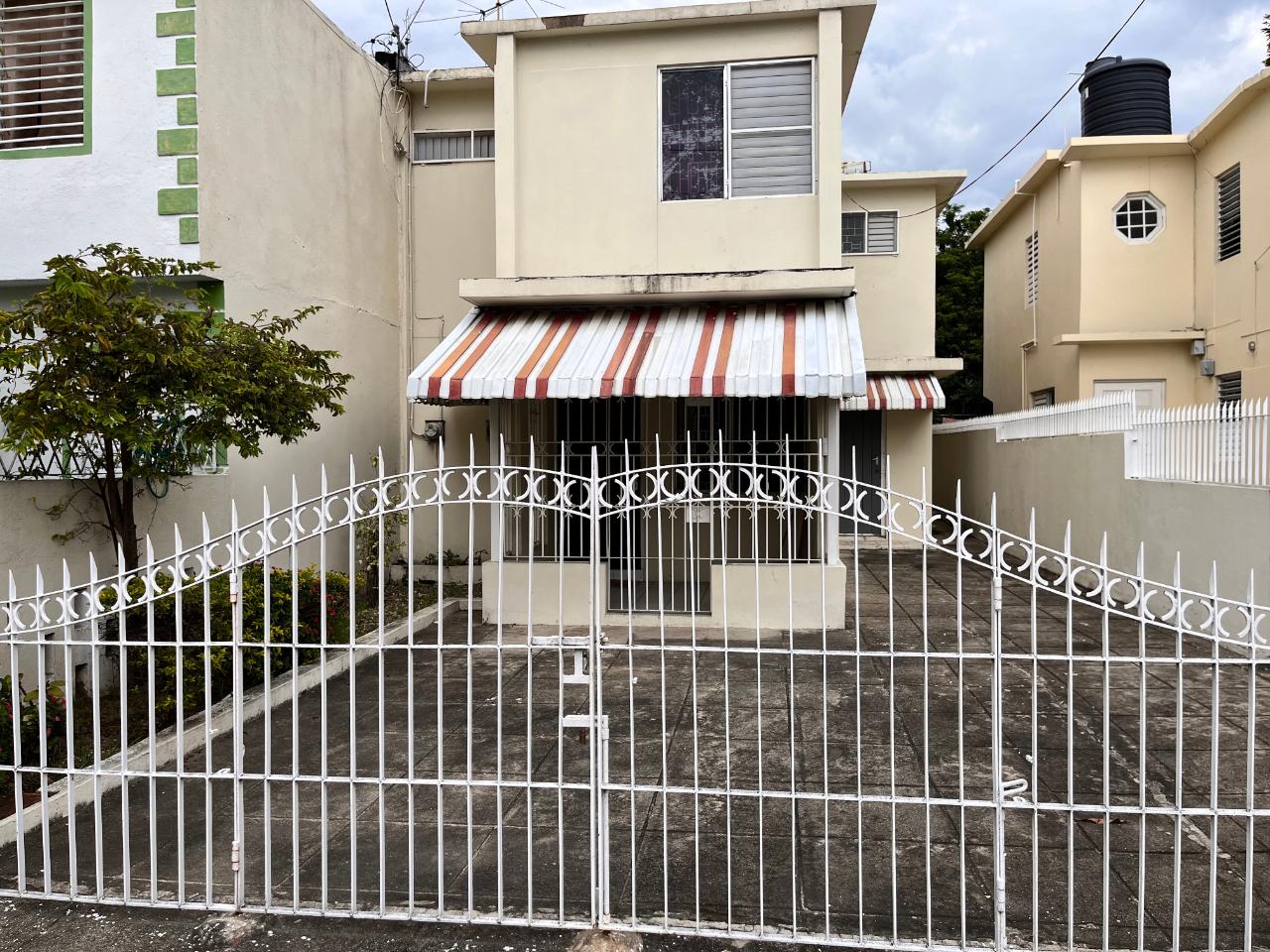 Townhouse For Sale MARIGOLD WAY, BLUE CASTLE, Kingston 6 35,000,000