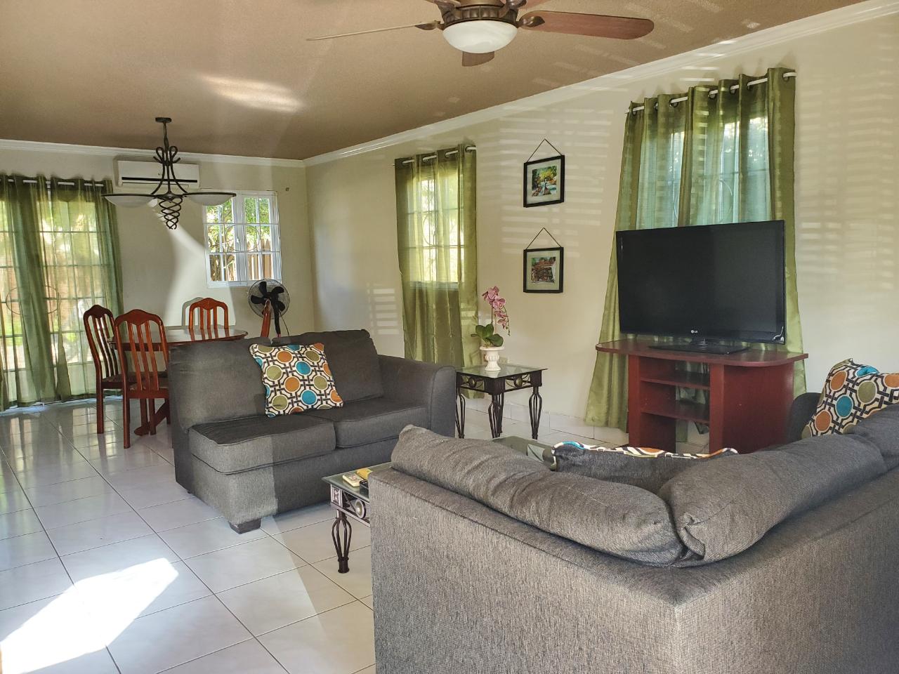 Townhouse For Rent MANGO WALK COUNTRY CLUB, Montego Bay 1,200 Keez