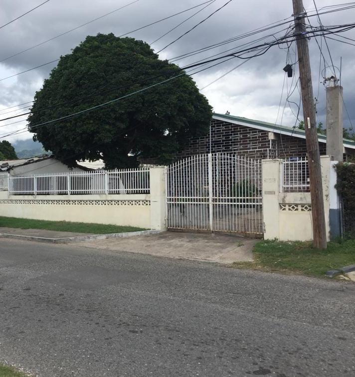House For Sale ARDENNE ROAD, Kingston 10 440,000 Keez