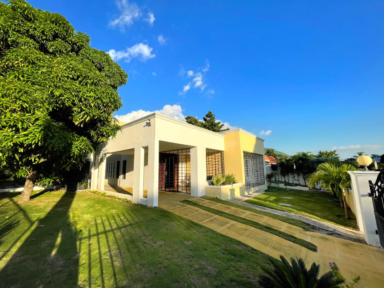 House For Rent CARNATION WAY, Kingston 6 250,000 Keez