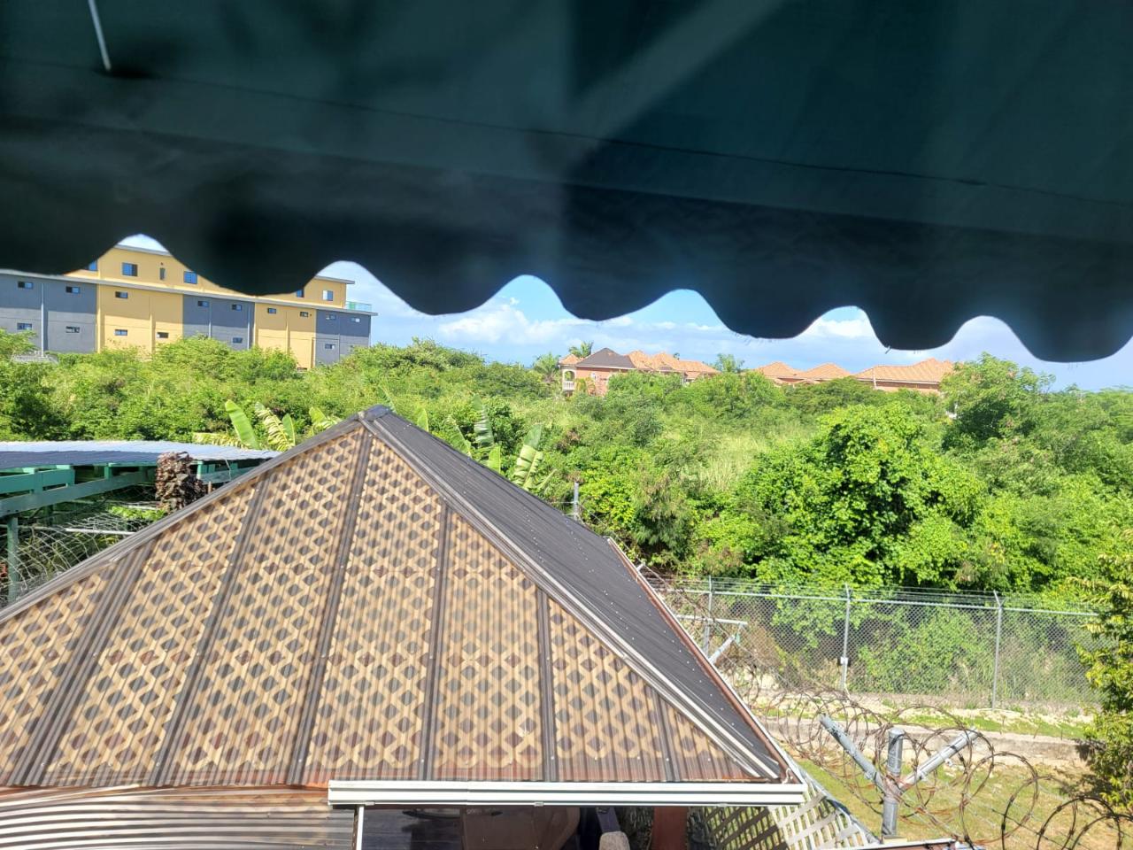 Townhouse For Sale ROAD, Montego Bay 230,000 Keez