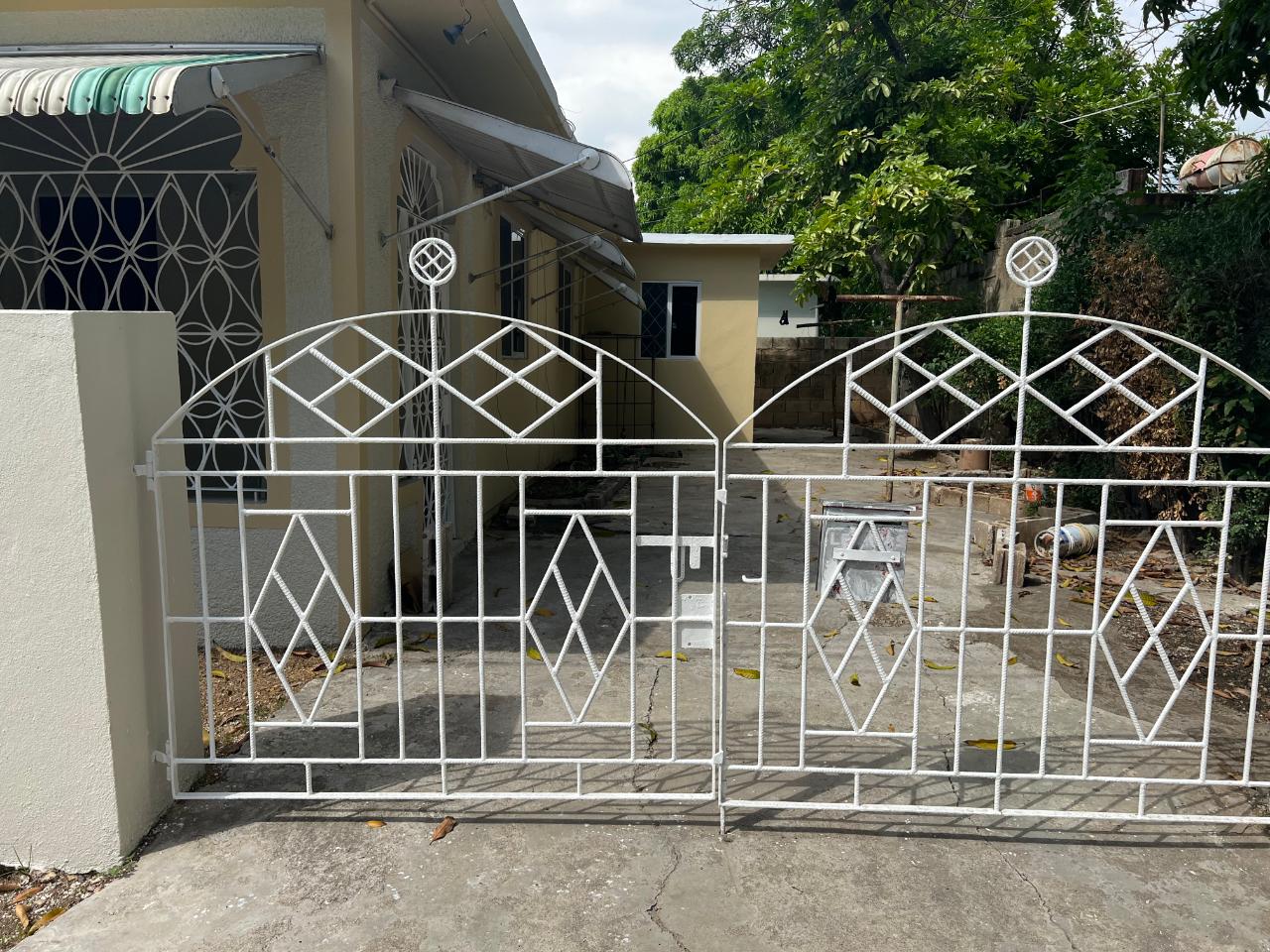 House For Sale BARRACUDA WAY, Greater Portmore 16,000,000 Keez