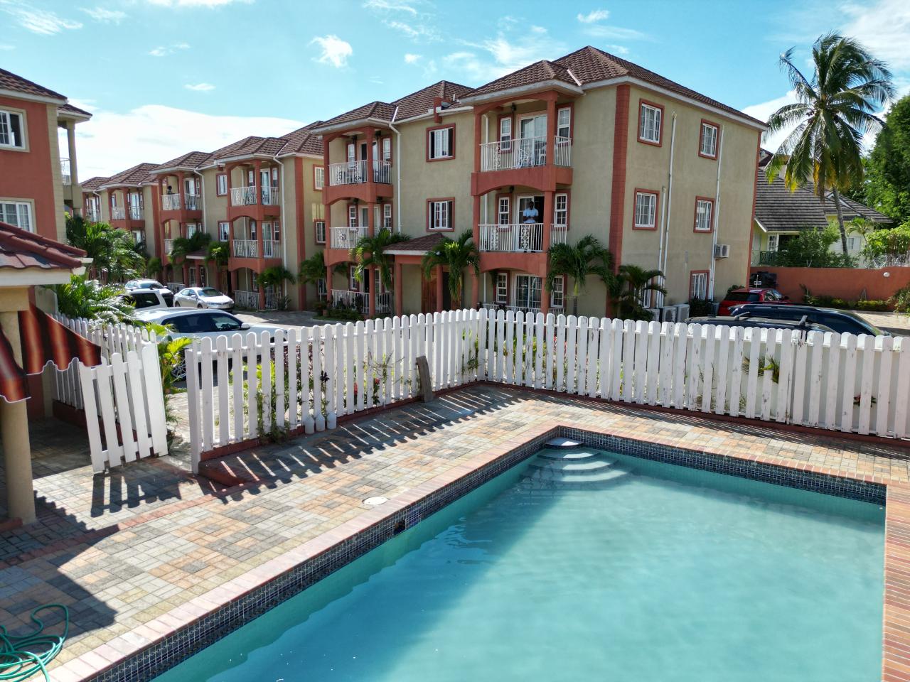 Apartment For Sale FAIRWAY AVENUE, Kingston 5 40,000,000 Keez