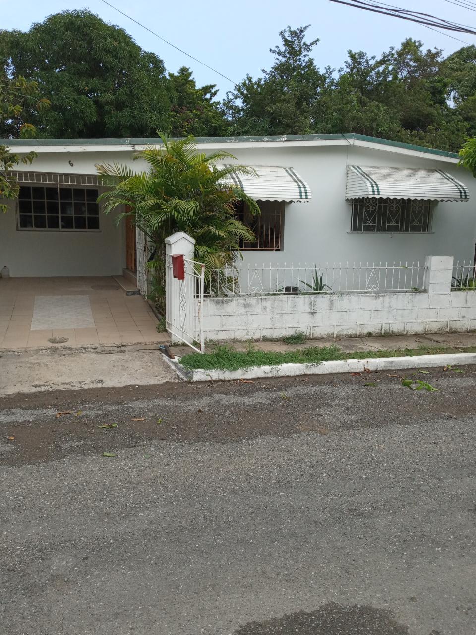 House For Sale JACKSONVILLE PLACE, PORTM, Greater Portmore 18,000,000 Keez