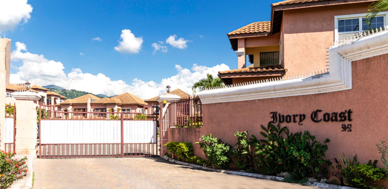 Townhouse For Rent SANDHURST CRESCENT, Kingston 6 2,500 Keez