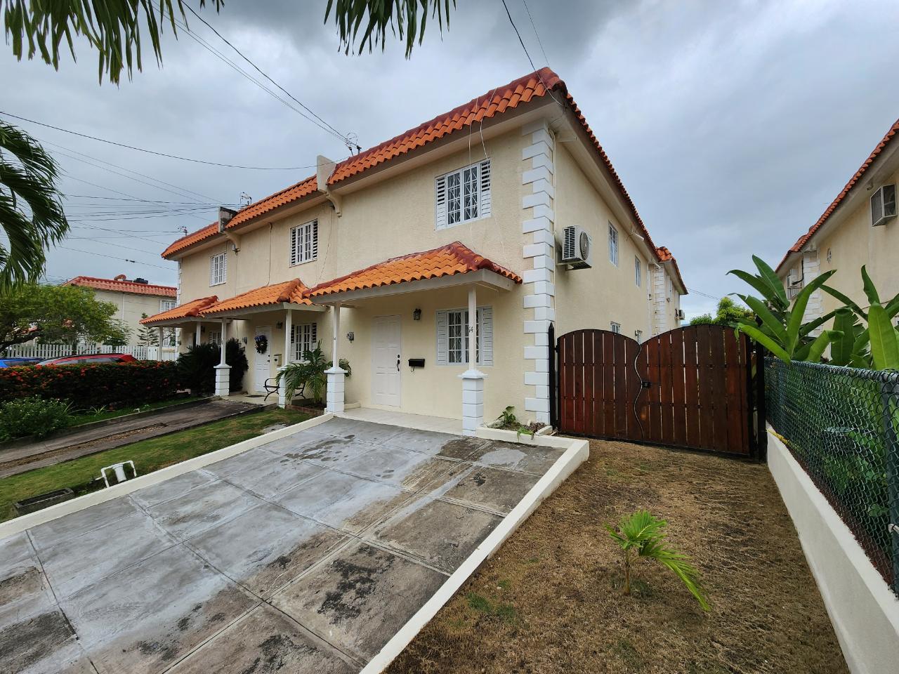 Townhouse For Rent SCOTLAND DR, COLLEGE GREE, Kingston 6 200,000 Keez