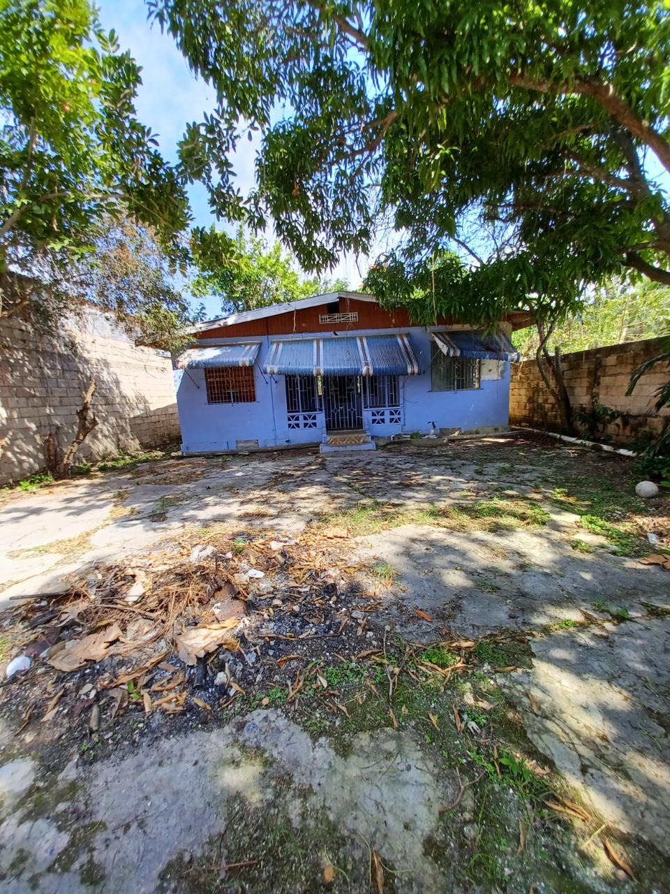 House For Sale WEST END ROAD, Negril 200,000 Keez