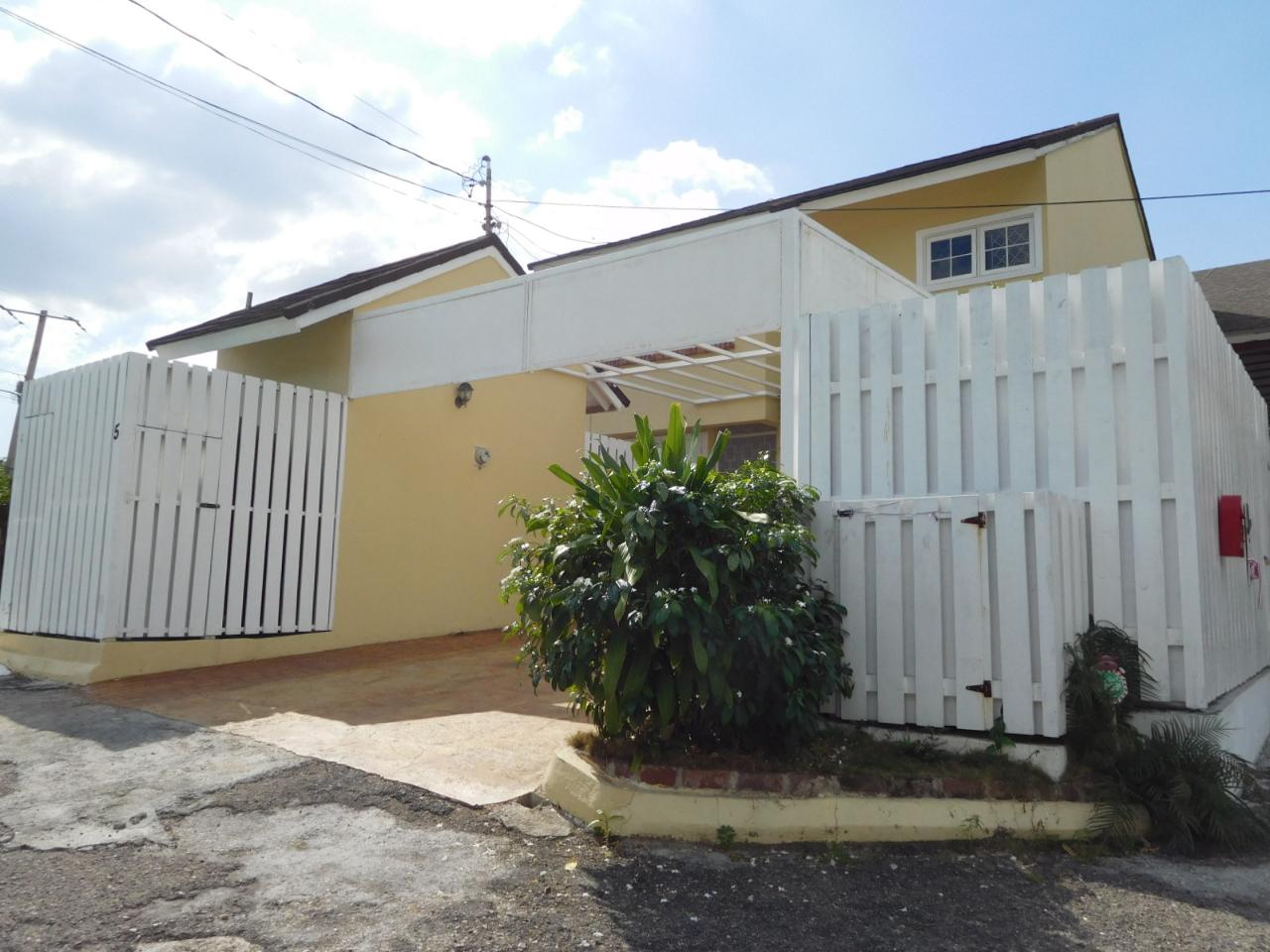 Townhouse For Rent RIDGEWAY TERRACE, Kingston 6 2,400 Keez