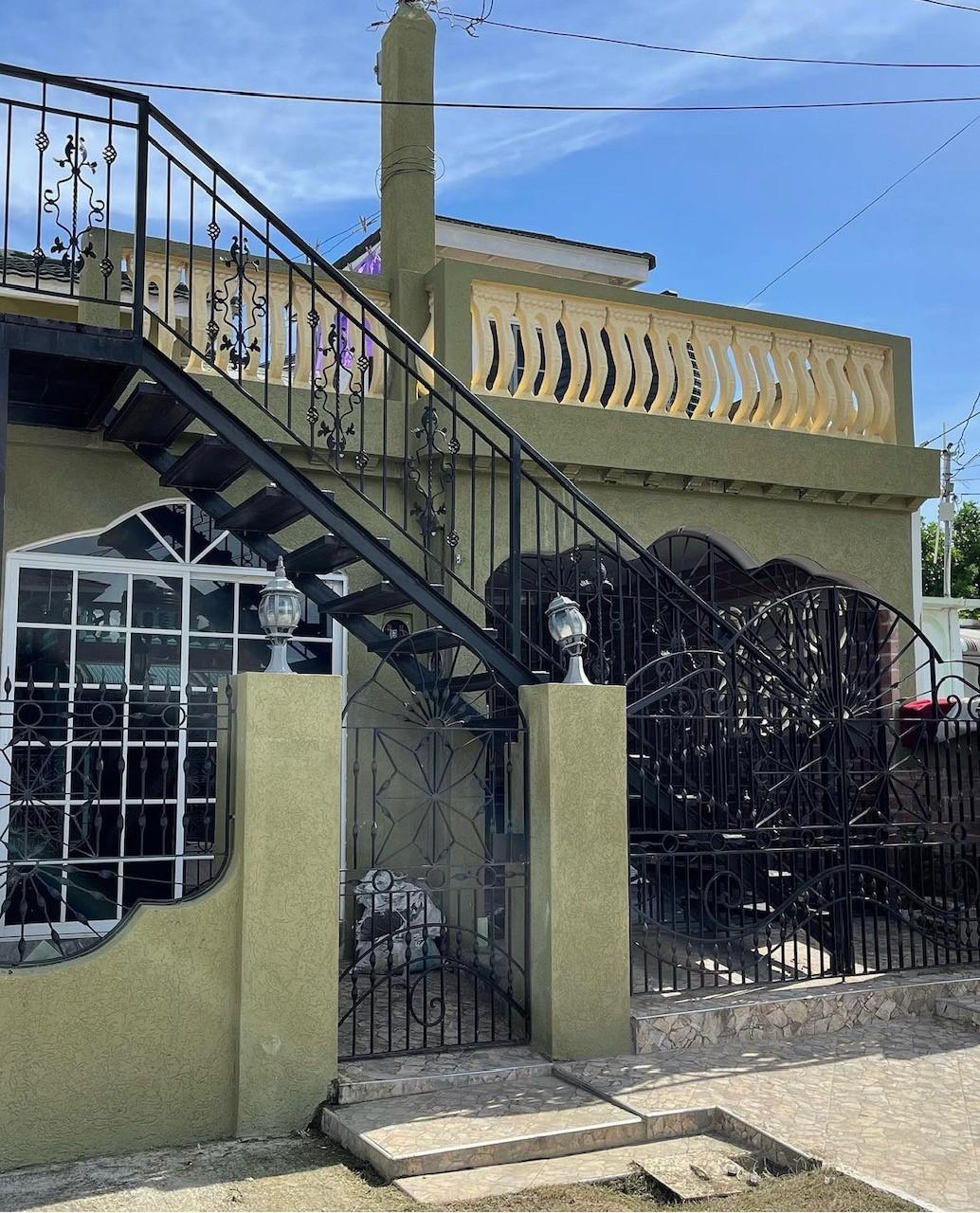 House For Sale SANDOWN PARK, GREATER POR, Greater Portmore 28,000,000 Keez