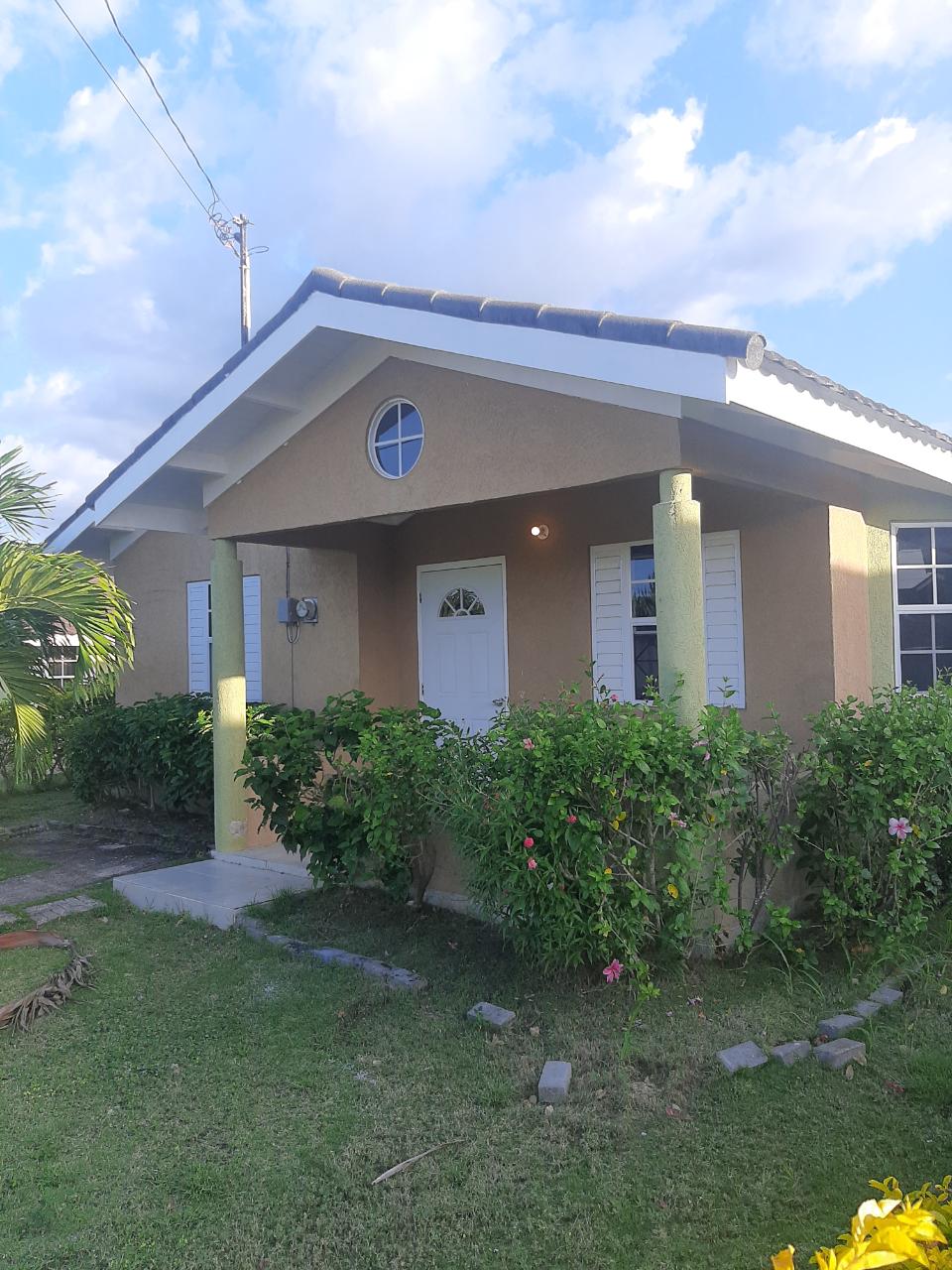 House For Sale CEDAR CREST DR., DRAX HAL, St. Annapos;s Bay 260,000 Keez