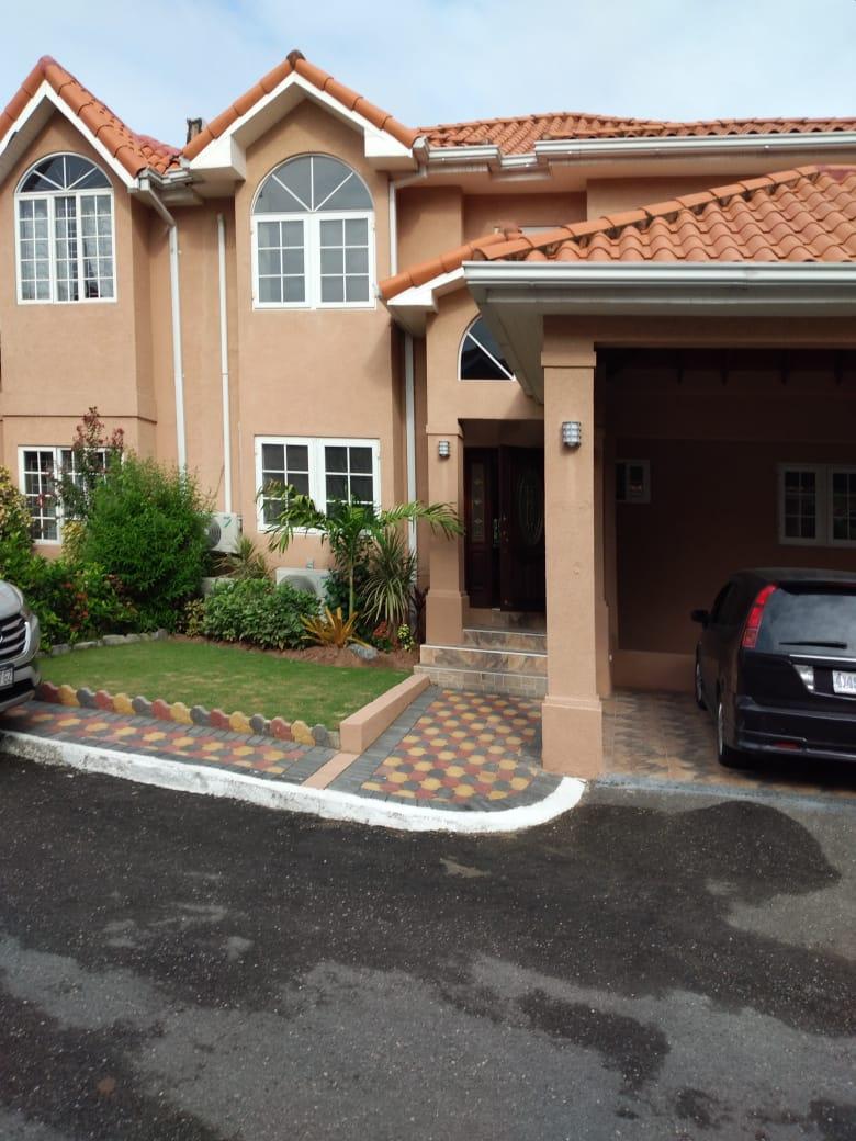 Townhouse For Rent BARBICAN ROAD, Kingston 6 4,000 Keez