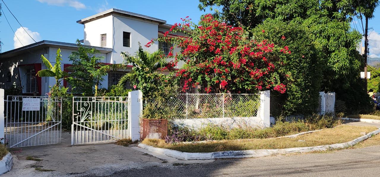 House For Sale WAKEFIELD CRESCENT, KINGS, Kingston 10 35,000,000 Keez