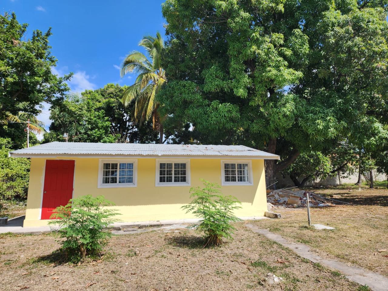 offices-commercial-bldg-for-rent-22-trafalgar-road-kingston-10