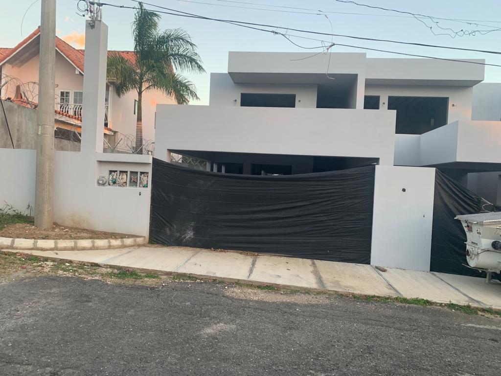 townhouse-for-sale-parkway-close-kingston-8-850-000-keez