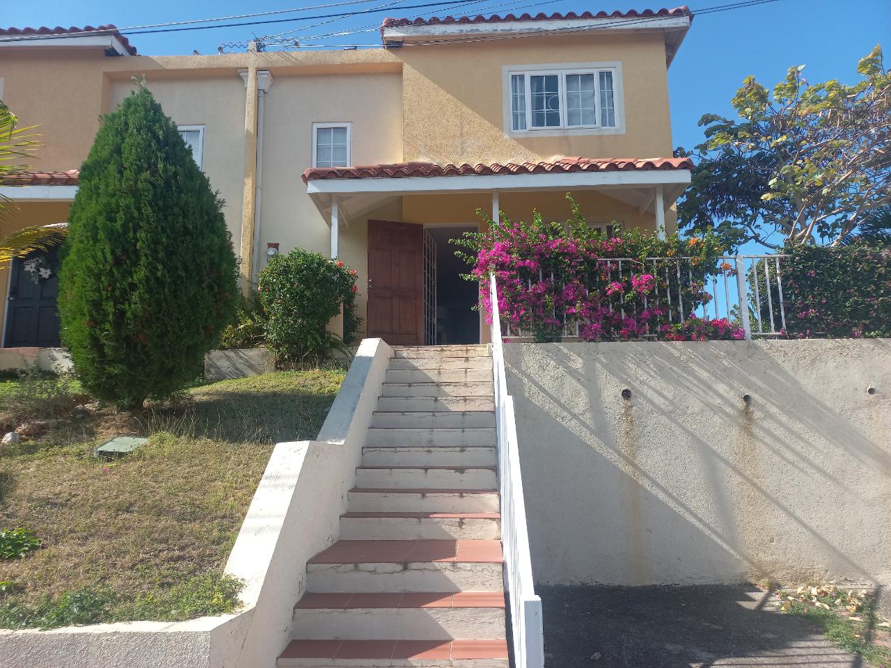 Townhouse For Rent MANGO WALK COUNTRY CLUB, Montego Bay 1,300 Keez