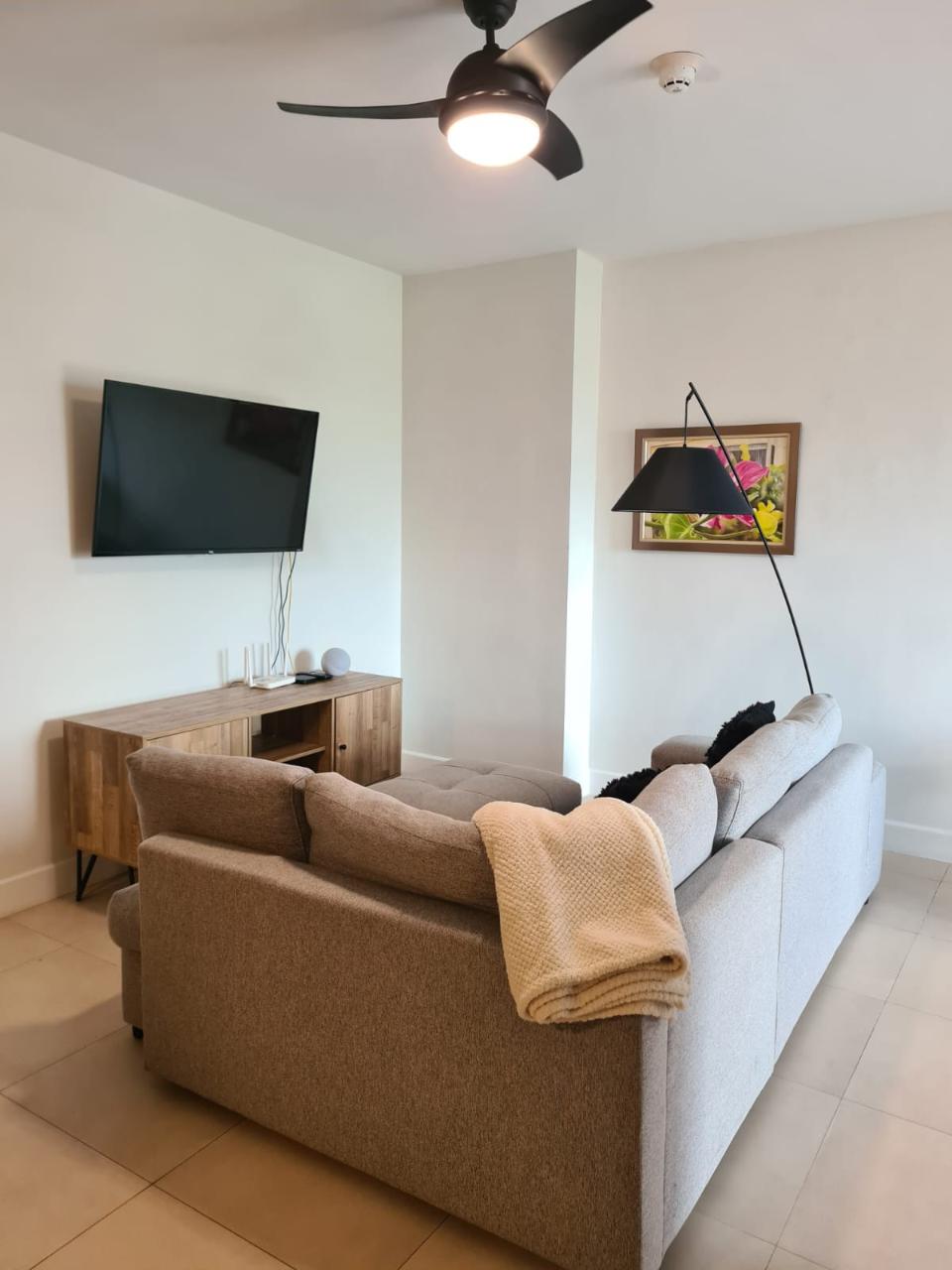 Apartment For Rent WATERLOO ROAD, Kingston 10 1,450 Keez