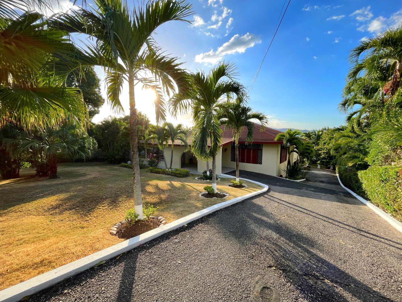 House For Rent SUNSET AVENUE, Kingston 8 4,000 Keez