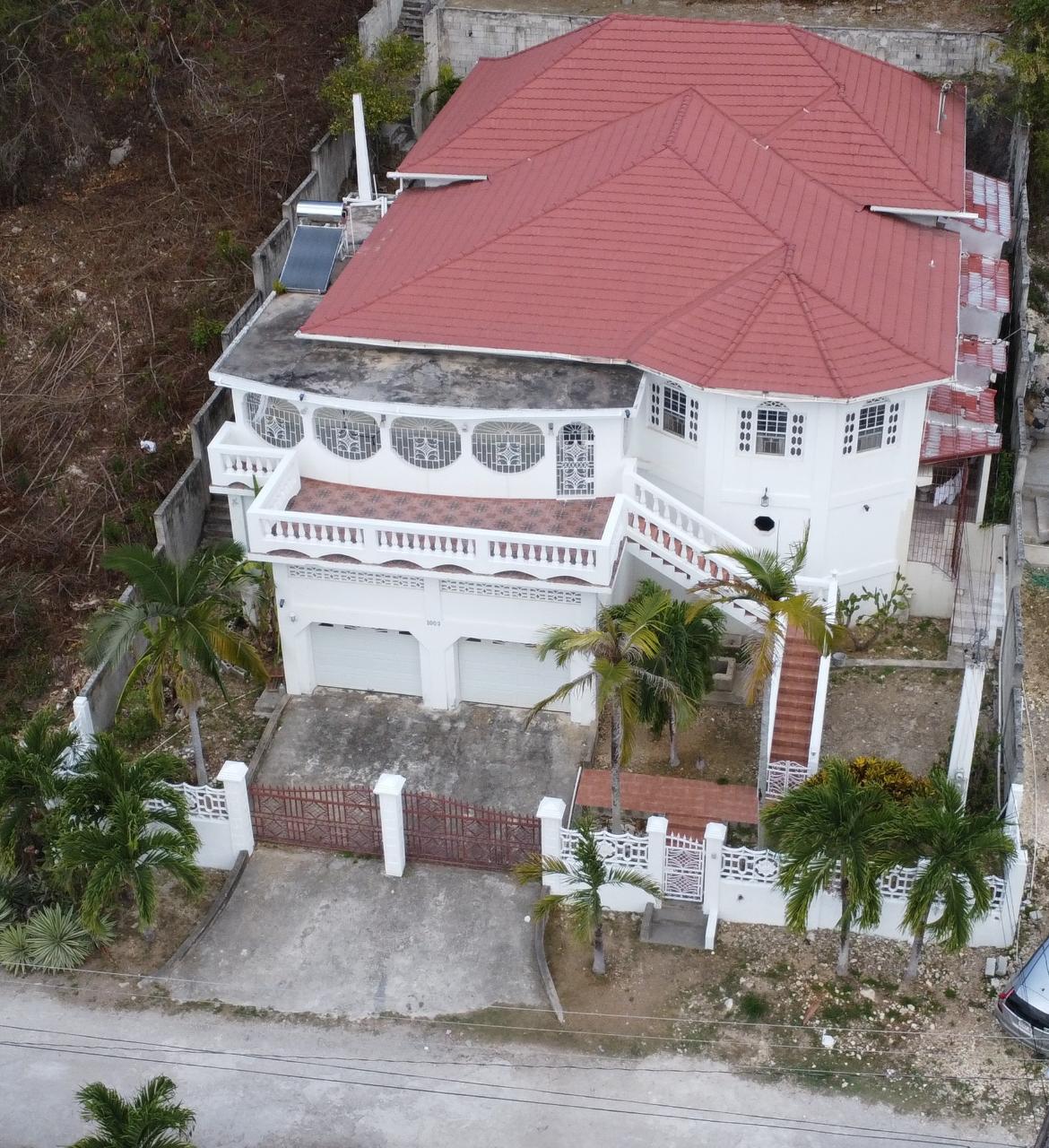 House For Sale CARLYLE AVE/PORTO BELLO, Montego Bay 370,000 Keez